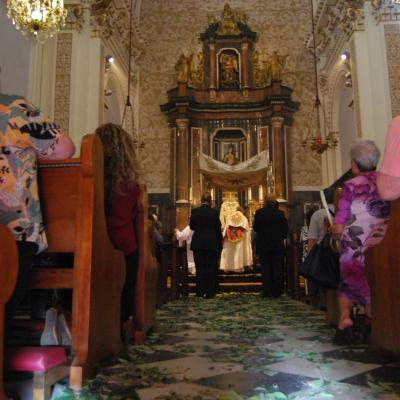 Ya con el Santísimo en la capilla