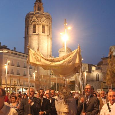 Procesión en la Plaza de la Reina